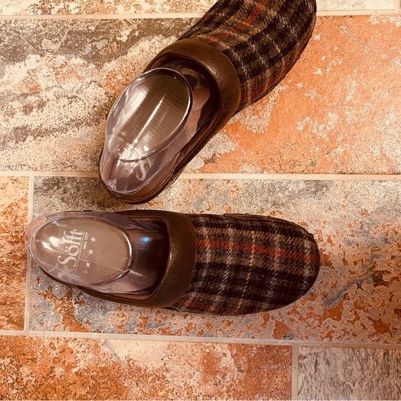 🎁Fabulous Sofft Plaid Woolen Clogs! - Picture 16 of 16